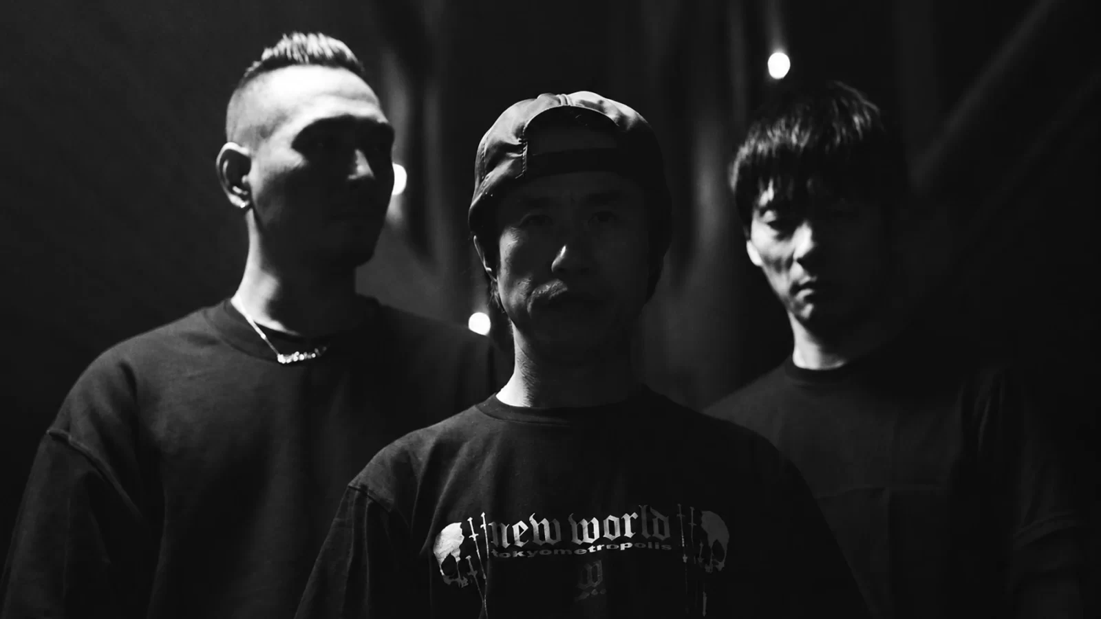 Eartaker’s three members in a shadowy black-and-white portrait.