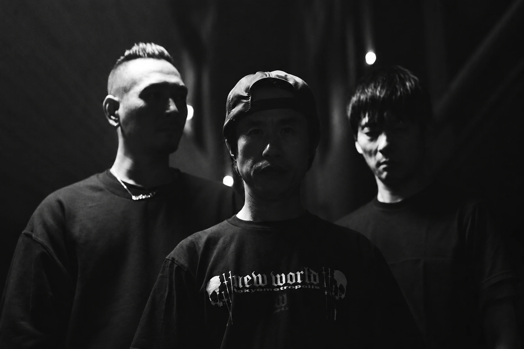 Eartaker’s three members in a shadowy black-and-white portrait.