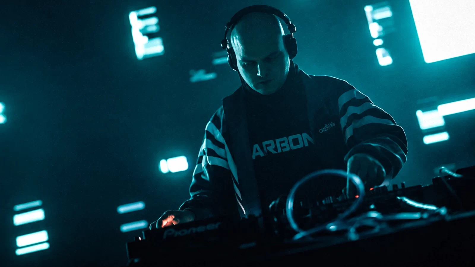 Davide Carbone / D. Carbone performing at the decks under blue stage lighting.
