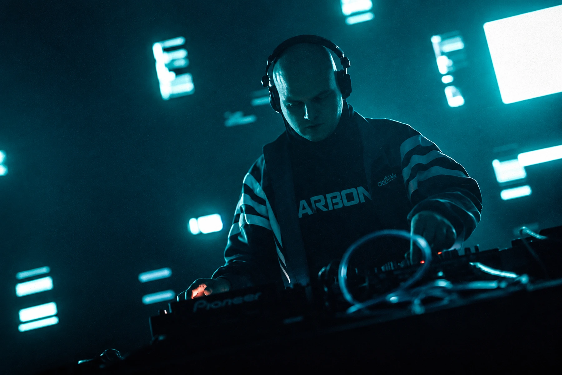 Davide Carbone / D. Carbone performing at the decks under blue stage lighting.