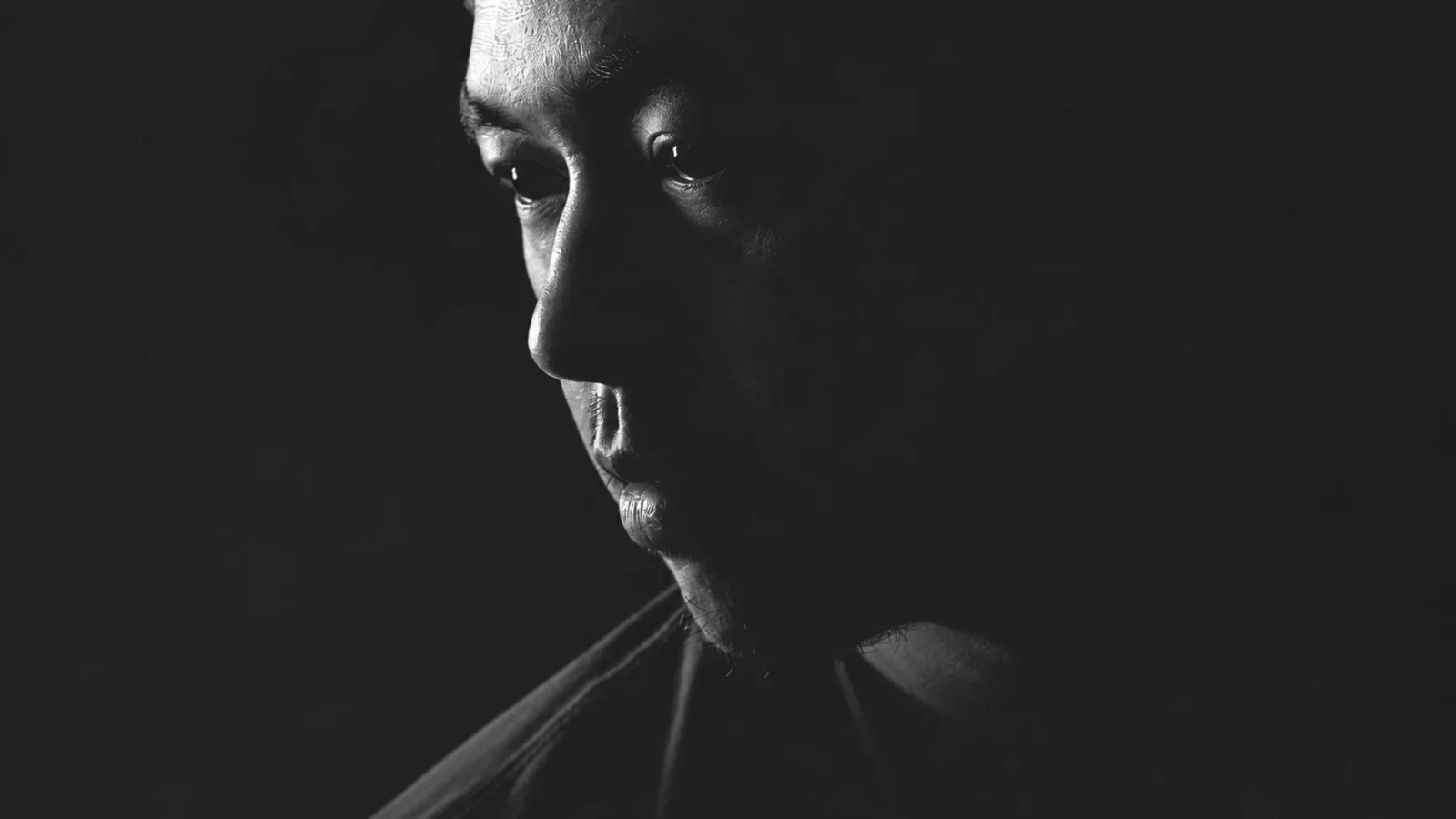 Yu Asaeda / ENA in a black-and-white portrait.