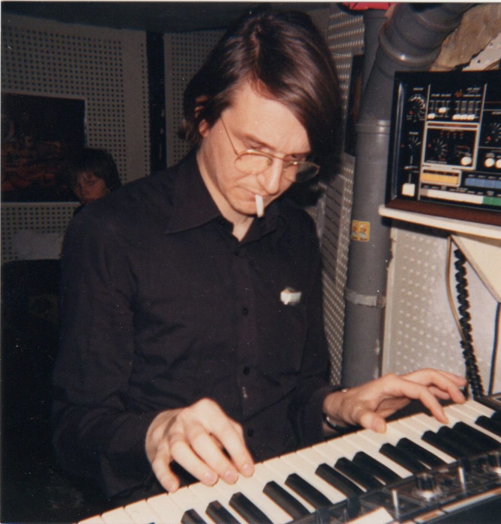 Asmus Tietchens at a keyboard in an archival studio photograph.