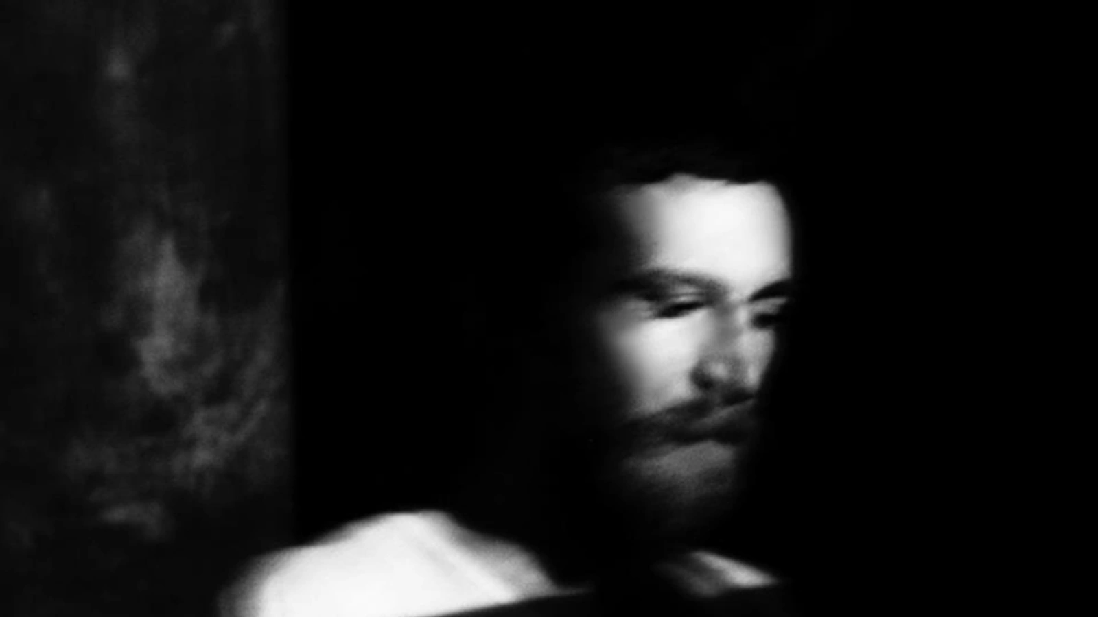 Intentionally blurred monochrome portrait of Drøp.