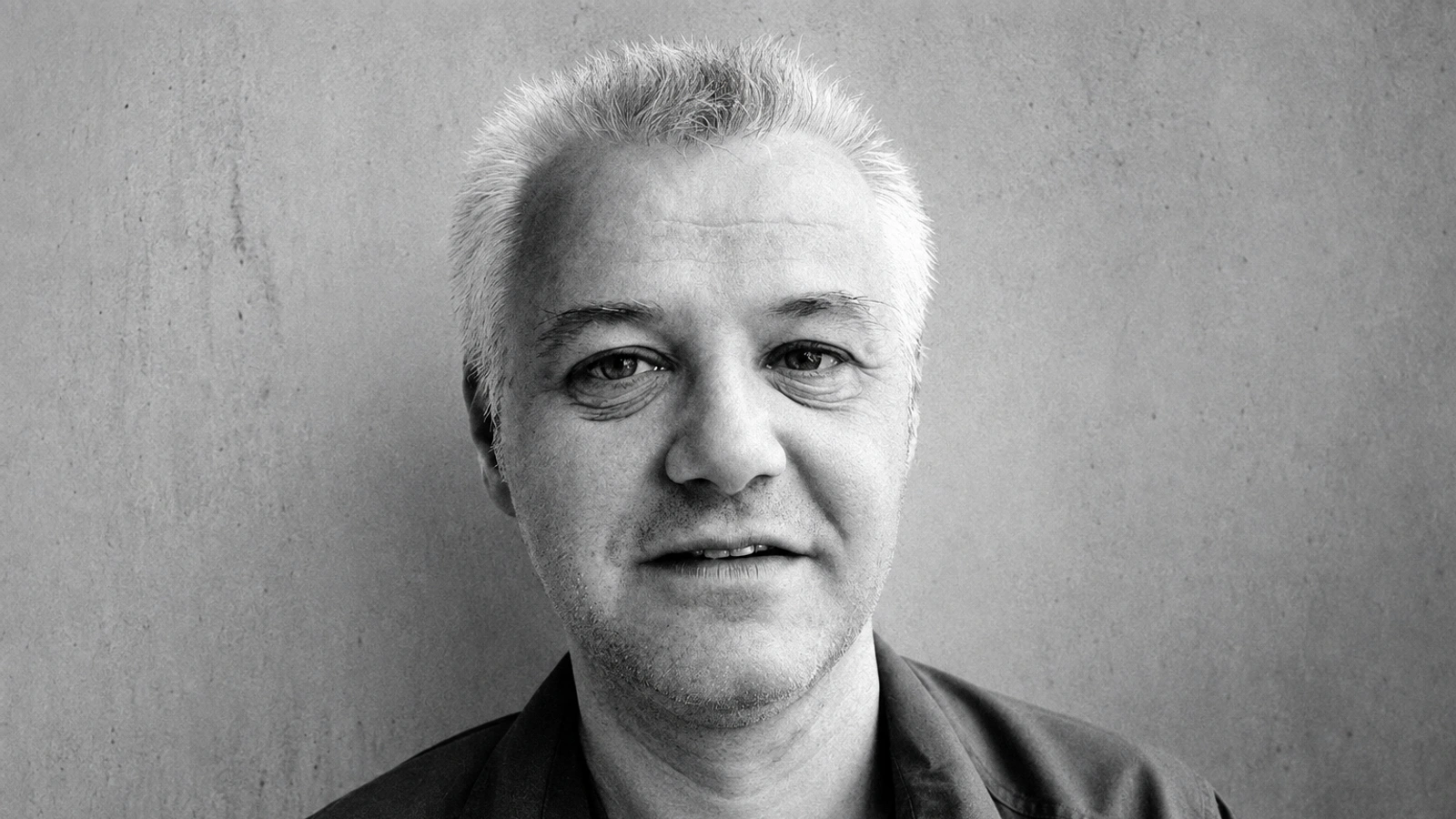 Close monochrome portrait of Frans de Waard.