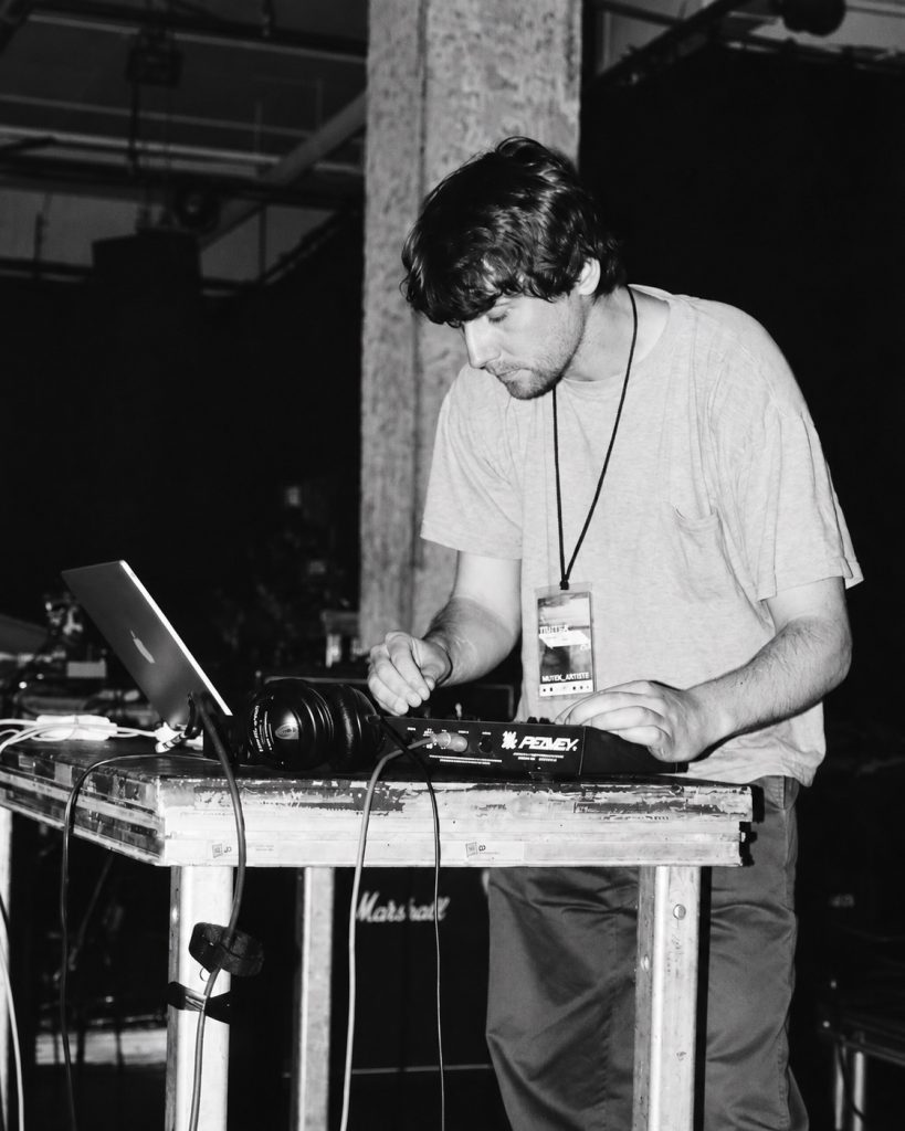 Loscil / Scott Morgan performing at MUTEK 2004