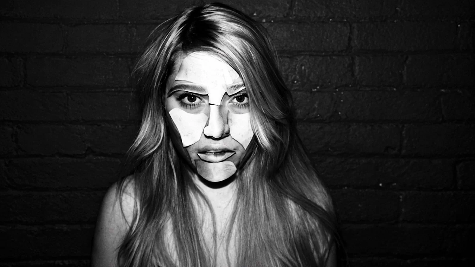 Pharmakon / Margaret Chardiet