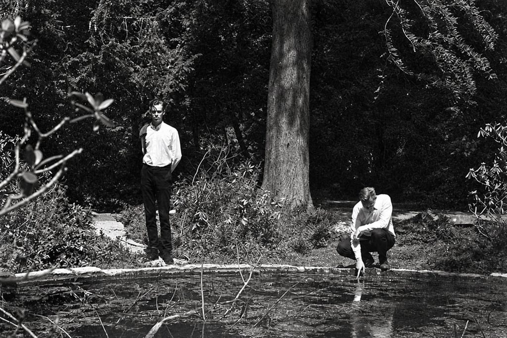 Christian Stadsgaard and Loke Rahbek beside a pond